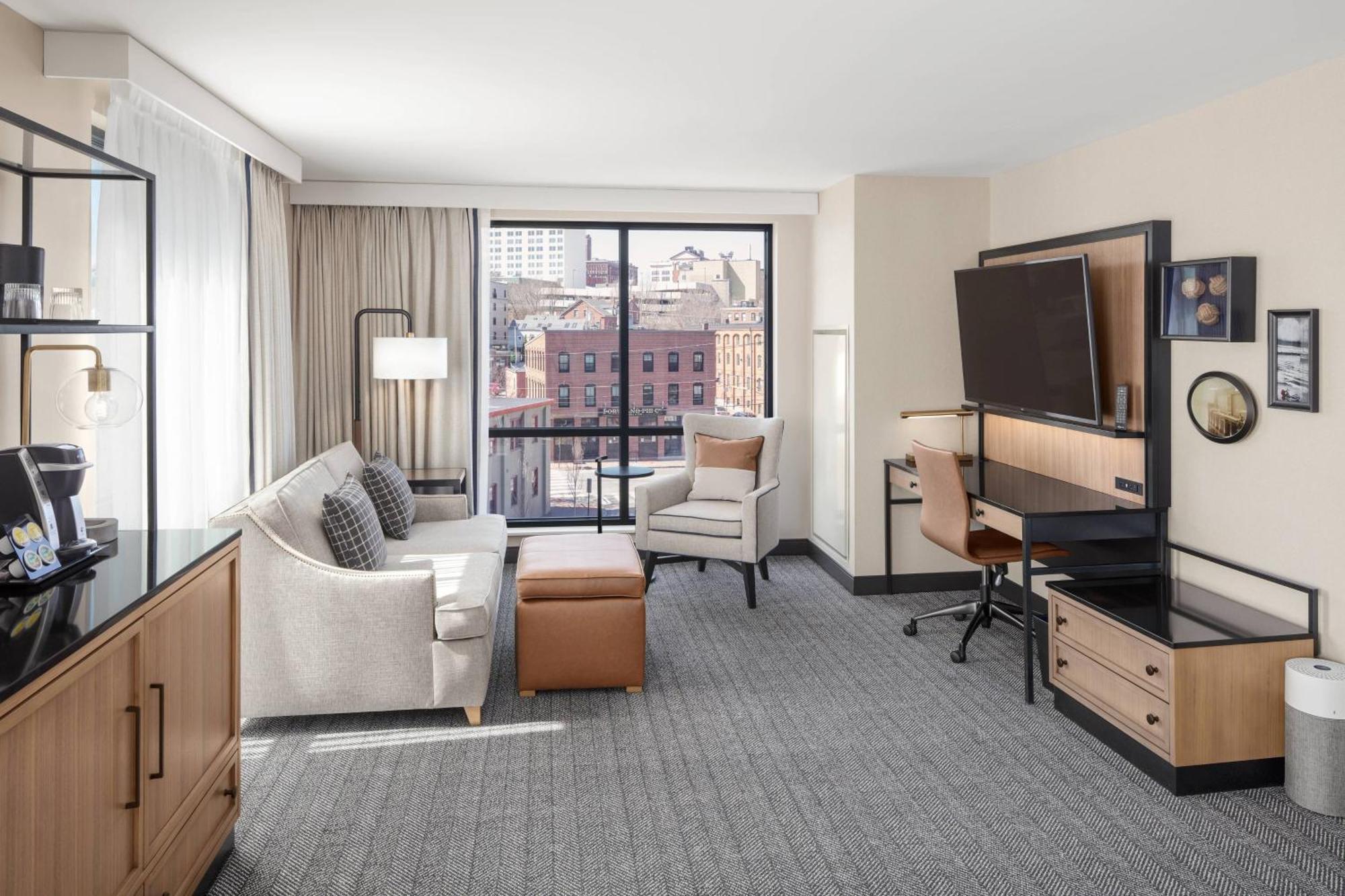Отель Courtyard By Marriott Portland Downtown/Waterfront Экстерьер фото